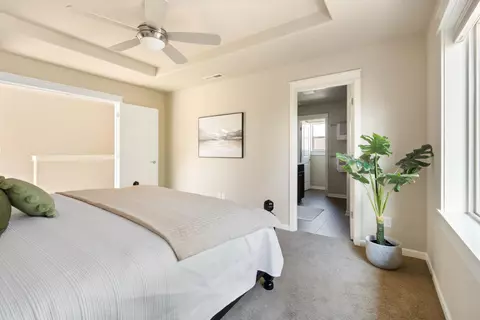 Bedroom - 60362 Hedgewood Ln, Bend, OR 97702 photo 3 of 8