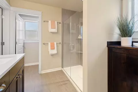 Bath - 60362 Hedgewood Ln, Bend, OR 97702 photo 2 of 5