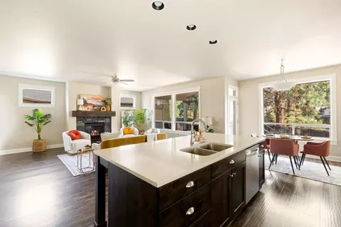 Kitchen - 60362 Hedgewood Ln, Bend, OR 97702 photo 3 of 8