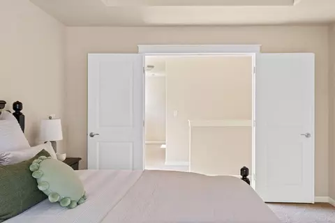 Bedroom - 60362 Hedgewood Ln, Bend, OR 97702 photo 2 of 8