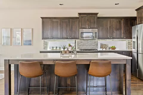 Kitchen - 60362 Hedgewood Ln, Bend, OR 97702 photo 2 of 8