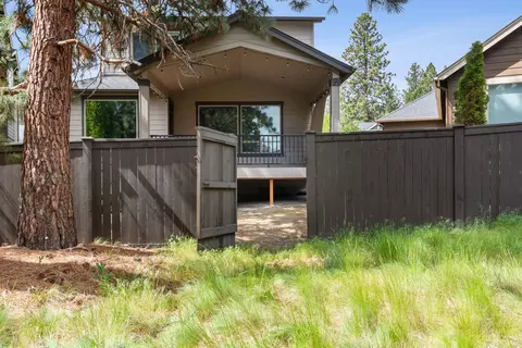 Exterior - 60362 Hedgewood Ln, Bend, OR 97702 photo 8 of 15