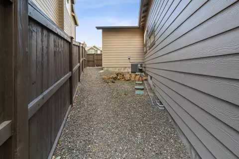 Exterior - 60362 Hedgewood Ln, Bend, OR 97702 photo 5 of 15