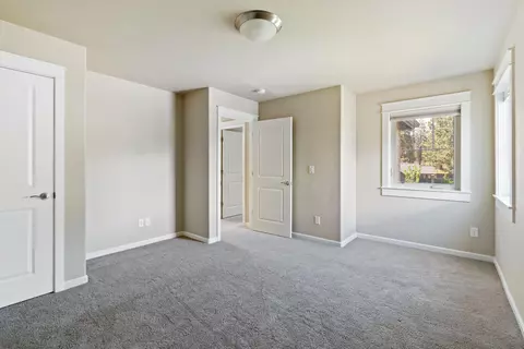 Bedroom - 60362 Hedgewood Ln, Bend, OR 97702 photo 7 of 8