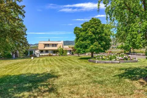 737 E Valley View Rd, Ashland, OR 97520
