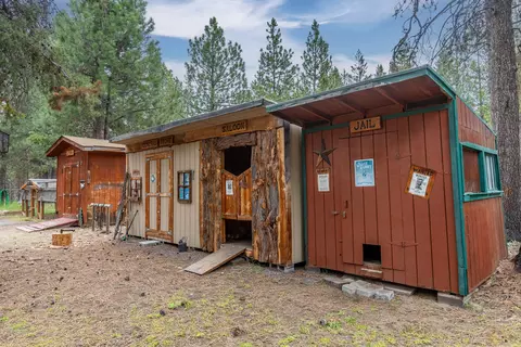 Exterior - 52462 Ammon Rd, La Pine, OR 97739 photo 7 of 10