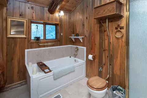 Bath - 52462 Ammon Rd, La Pine, OR 97739 photo 2 of 2