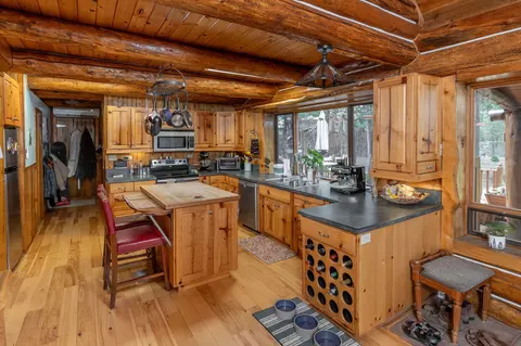 Kitchen - 52462 Ammon Rd, La Pine, OR 97739 photo 1 of 2