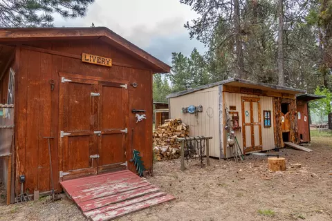 Exterior - 52462 Ammon Rd, La Pine, OR 97739 photo 8 of 10
