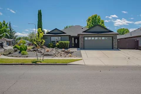 3276 Dearborn Ln, Medford, OR 97504