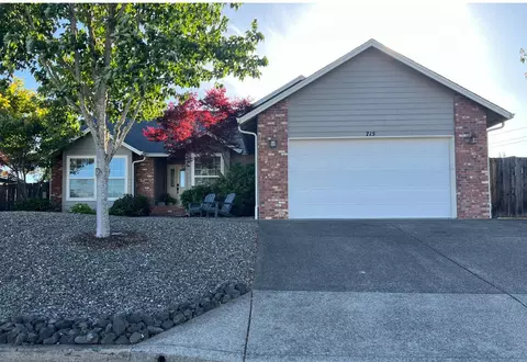 715 Divot Loop, Sutherlin, OR 97479 photo 1