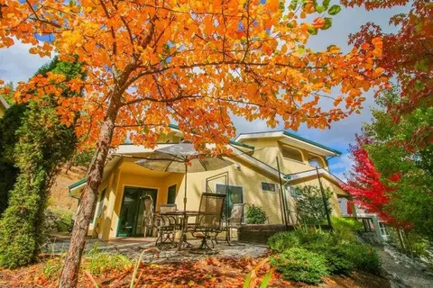 220 Oak Knl, Jacksonville, OR 97530