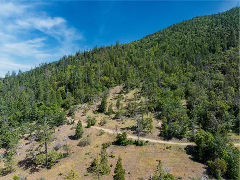 3200 Granite Hill Rd, Grants Pass, OR 97526