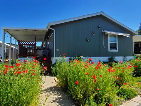 8401 Old Stage Rd #15, Central Point, OR 97502