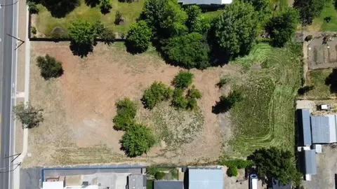 318 Lozier Ln, Medford, OR 97501