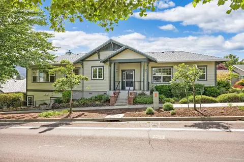 877 N Mountain Ave, Ashland, OR 97520
