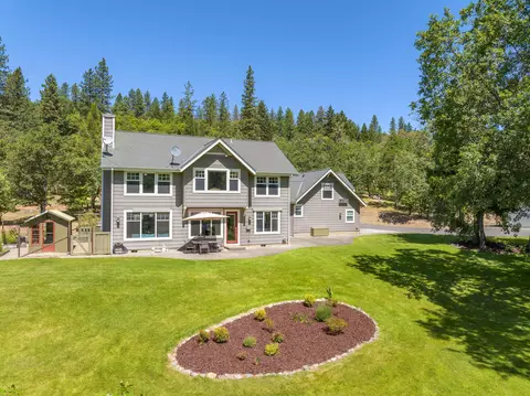 375 Mountain Paradise Dr, Grants Pass, OR 97526