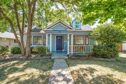 622 S Holly St, Medford, OR 97501
