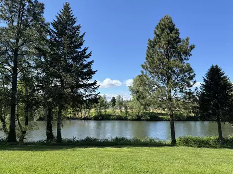 716 Solitude Ln, Grants Pass, OR 97527