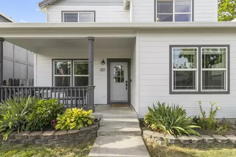 357 Brookhaven Dr, Central Point, OR 97502 photo 2