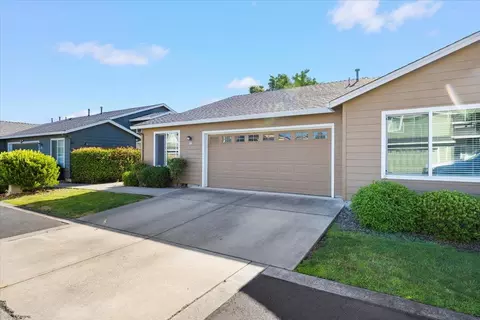 308 Live Oak Loop, Central Point, OR 97502 photo 5