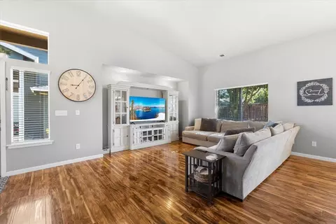 308 Live Oak Loop, Central Point, OR 97502 photo 9