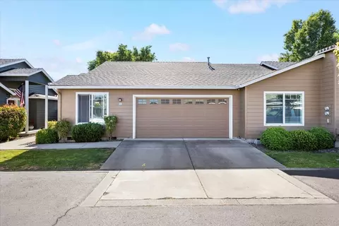 308 Live Oak Loop, Central Point, OR 97502 photo 4