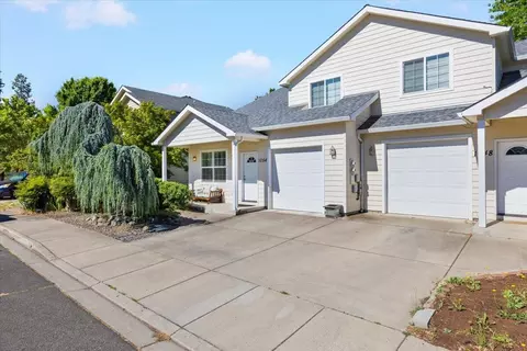 1054 Megan Ln, Phoenix, OR 97535