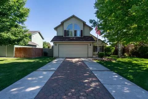 2118 NW Ivy Pl, Redmond, OR 97756