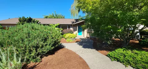 432 NE Sovereign Ave, Grants Pass, OR 97526