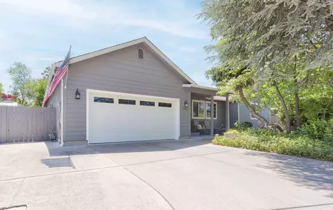 1786 Brookhurst Way, Grants Pass, OR 97527