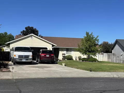 756 NW 20th St, Redmond, OR 97756