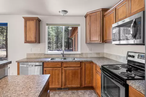 51885 Pine Loop Dr, La Pine, OR 97739 photo 9
