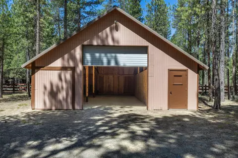 51885 Pine Loop Dr, La Pine, OR 97739 photo 4