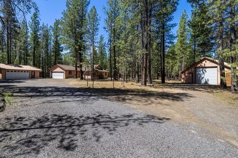 51885 Pine Loop Dr, La Pine, OR 97739 photo 2