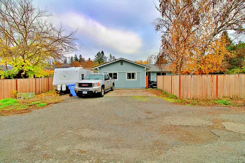 262 Grandview Ln, Grants Pass, OR 97527