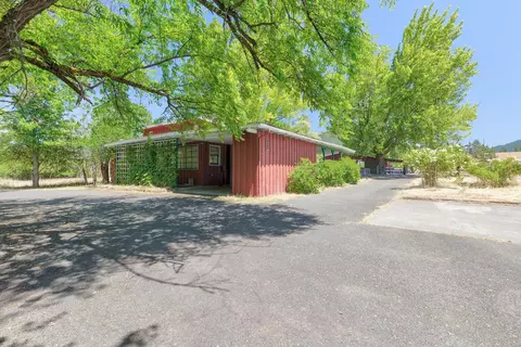 5685 Monument Dr, Grants Pass, OR 97526