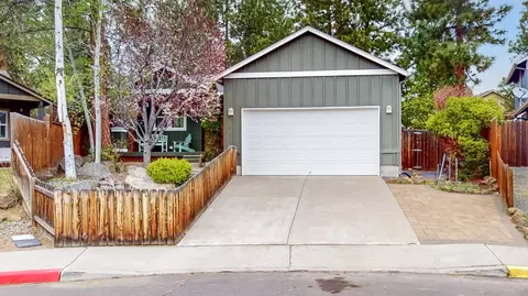 19808 Decoy Ct, Bend, OR 97702
