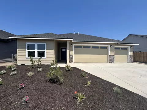 4951 SW Yew Pl #LOT 24, Redmond, OR 97756