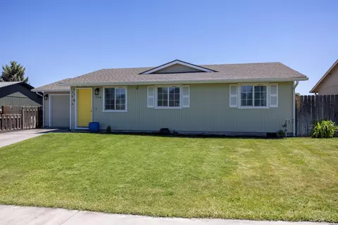 1736 SW 35th St, Redmond, OR 97756
