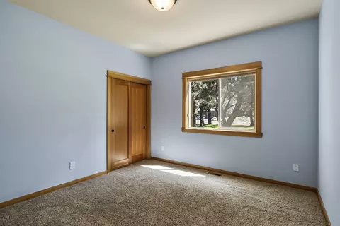 Bedroom - 62880 Dickey Rd, Bend, OR 97701 photo 4 of 7