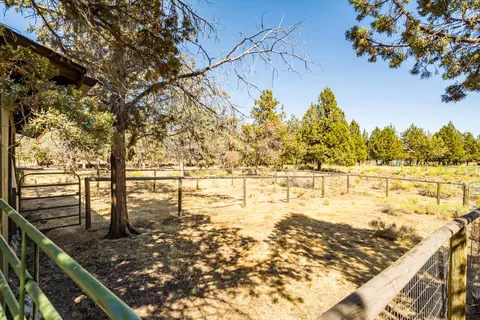 Exterior - 62880 Dickey Rd, Bend, OR 97701 photo 12 of 13
