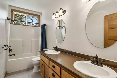 Bath - 62880 Dickey Rd, Bend, OR 97701 photo 3 of 4