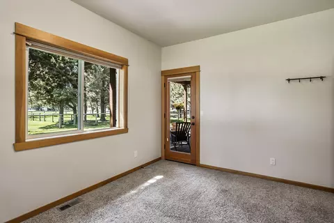 Bedroom - 62880 Dickey Rd, Bend, OR 97701 photo 6 of 7