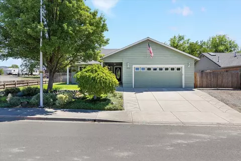 1070 Havenwood Dr, Eagle Point, OR 97524 photo 2