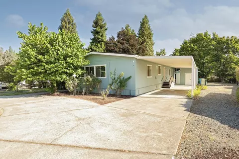 1026 Lee Roze Ln #1026, Grants Pass, OR 97527
