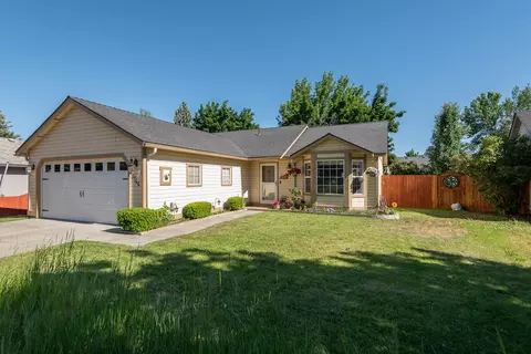 2766 SW Reindeer Ave, Redmond, OR 97756