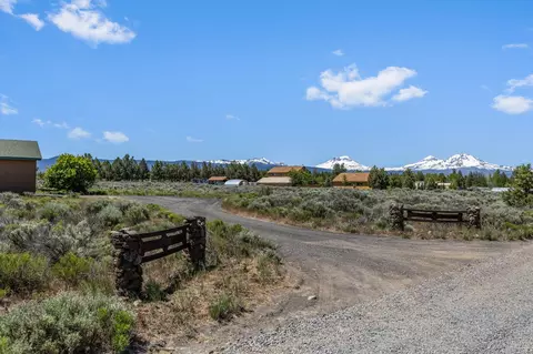 17571 Paladin Dr, Bend, OR 97703