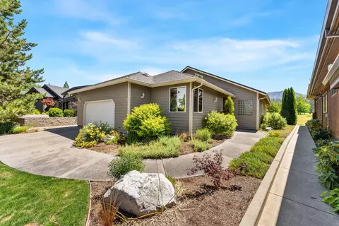 223 Twisted Pines Dr, Grants Pass, OR 97527