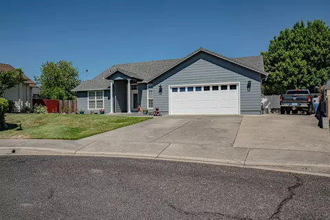 976 Jessica Ct, Eagle Point, OR 97524 photo 2